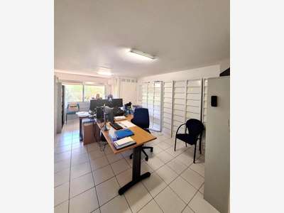A vendre bureau 139m² emplacement calme à Fréjus