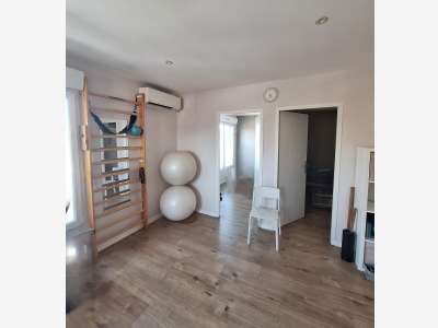 A Fréjus, local professionnel moderne et fonctionn