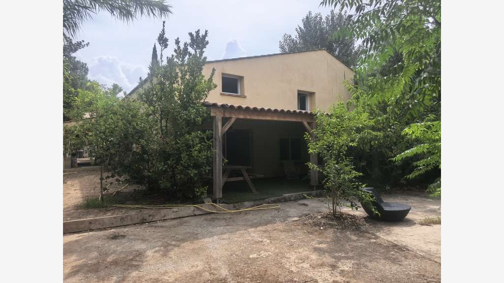 Fréjus,  3 Bureaux / locaux avec terrain