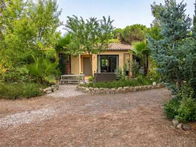 Fréjus,  3 Bureaux / locaux avec terrain