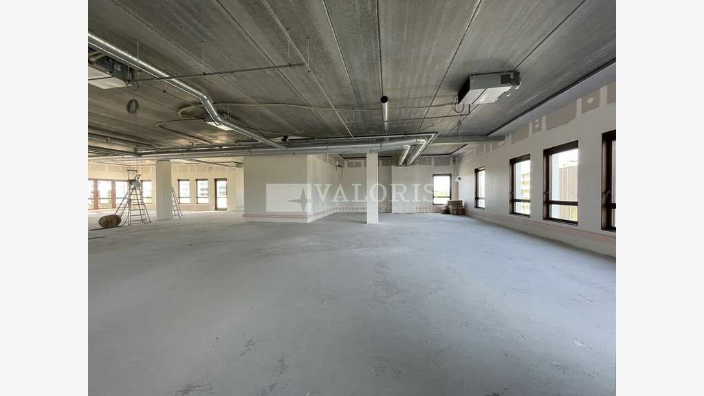 Bureaux lumineux 434m² R+1 à vendre à Genas