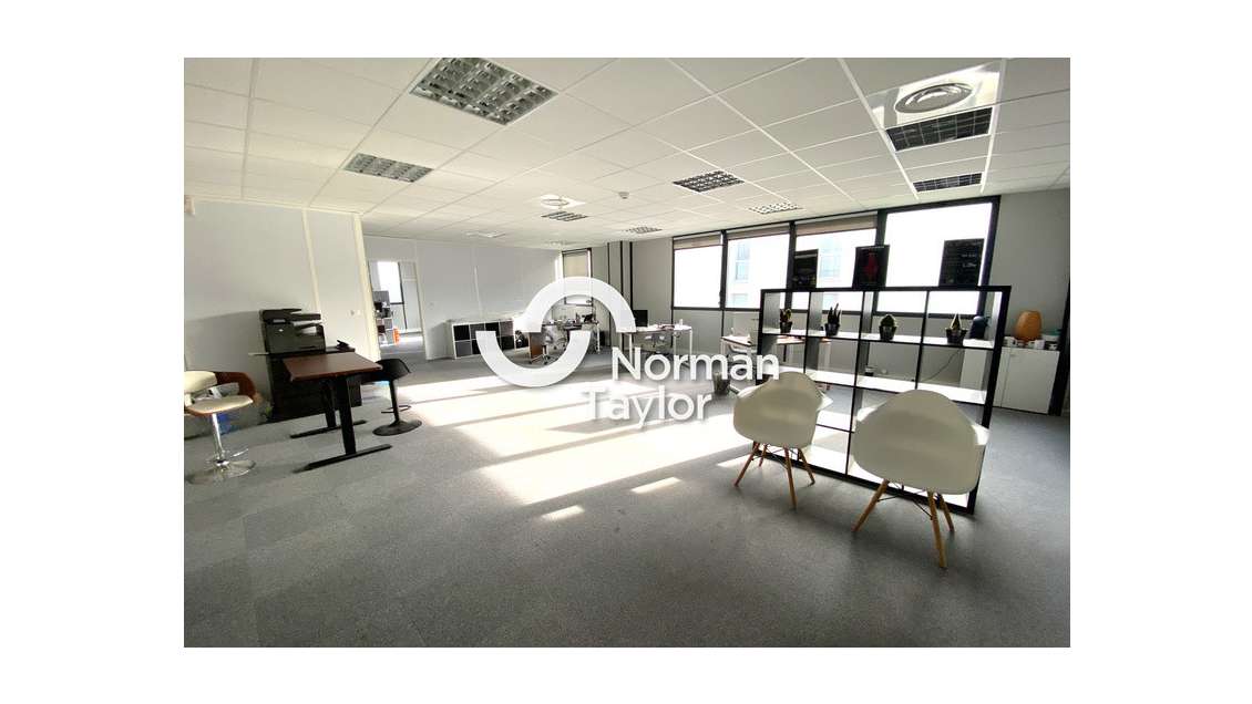 Bureaux 234m² R+1 à vendre à Grabels 
