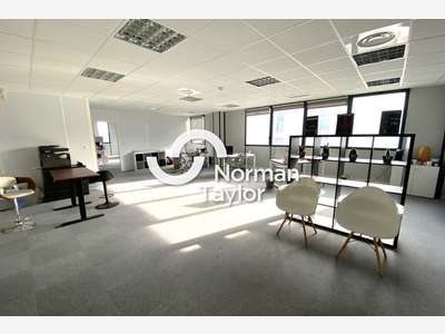 Bureaux 234m² R+1 à vendre à Grabels 