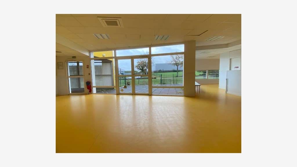 Vente locaux 200m² zone de l'Erette à Grandchamp