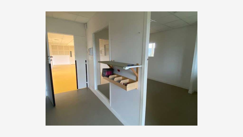 Vente locaux 200m² zone de l'Erette à Grandchamp