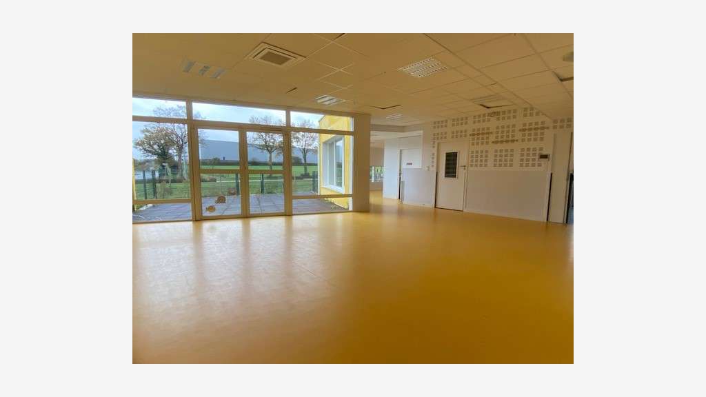 Vente locaux 200m² zone de l'Erette à Grandchamp