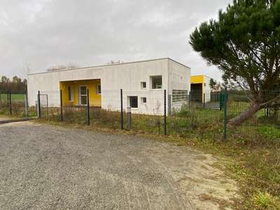 Vente locaux 200m² zone de l'Erette à Grandchamp