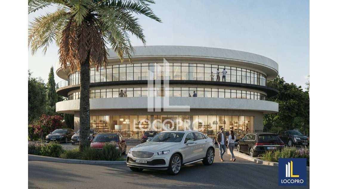 Implanté au 129 Route de Cannes à Grasse, le p