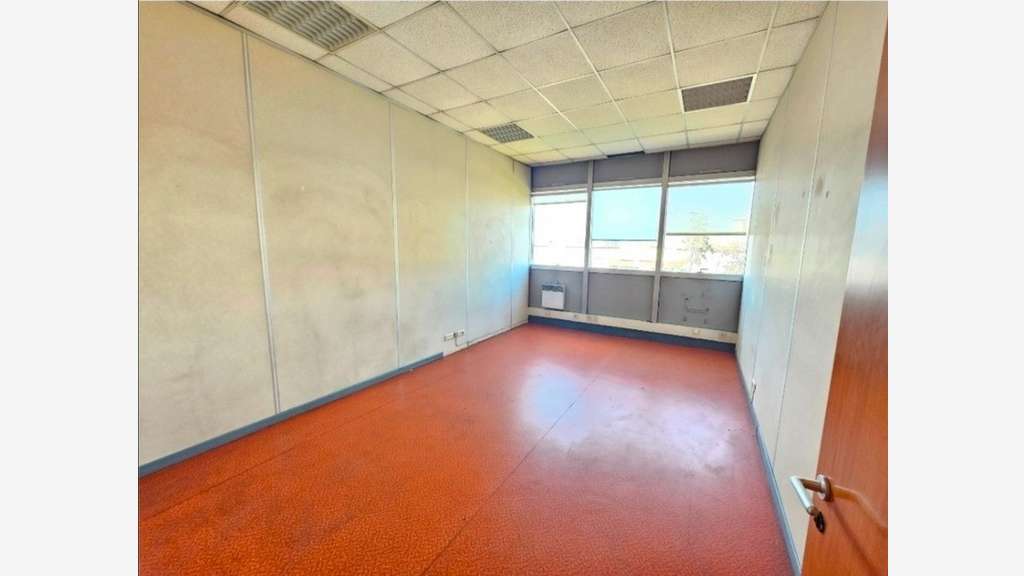 Vente bureaux de 740m² à Grigny proche transports