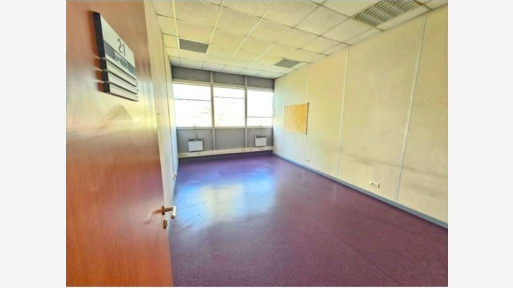 Vente bureaux de 740m² à Grigny proche transports
