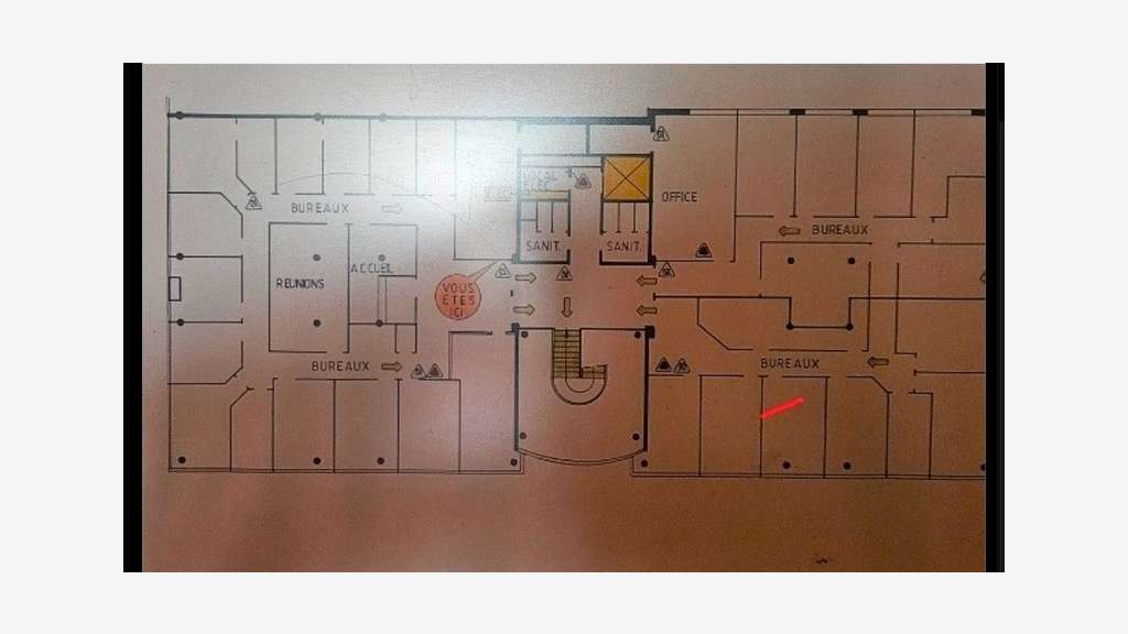 Vente bureaux de 740m² à Grigny proche transports