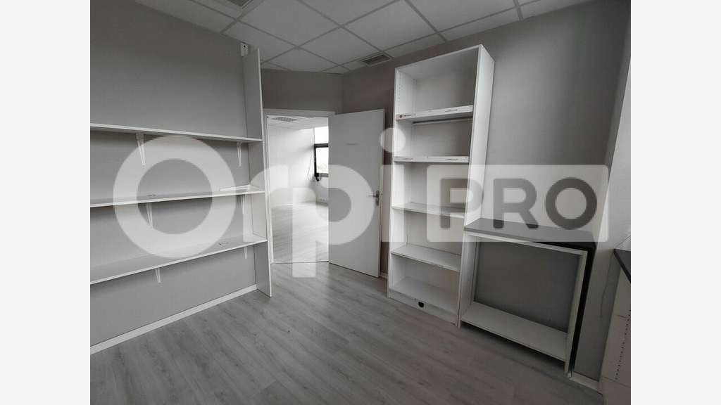 A vendre bureau 83m² R+1 à Guérande Zone Kerbiniou