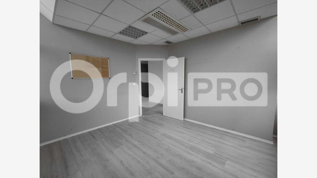 A vendre bureau 83m² R+1 à Guérande Zone Kerbiniou