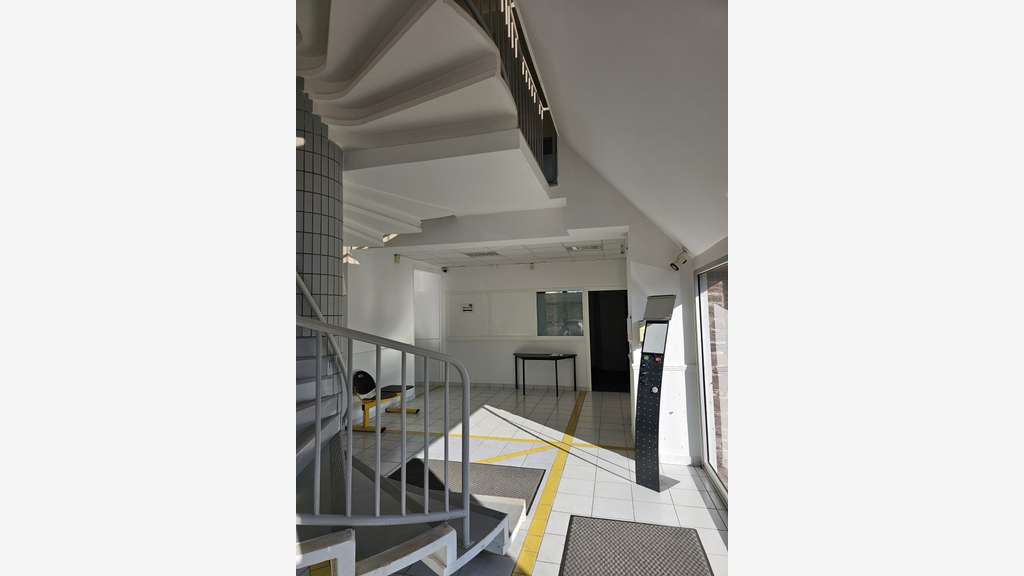 Bureaux lumineux 825m² à vendre à Guichen