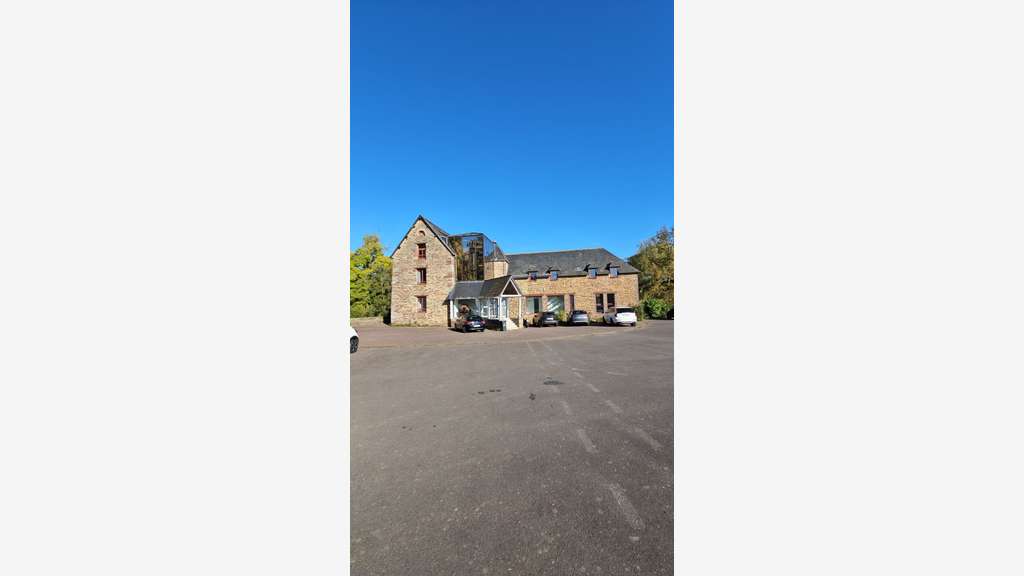 Bureaux lumineux 825m² à vendre à Guichen