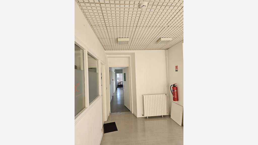 Bureaux lumineux 825m² à vendre à Guichen