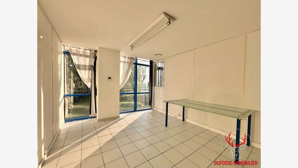 Bureaux 304m² proche axes autoroutiers à Hyères