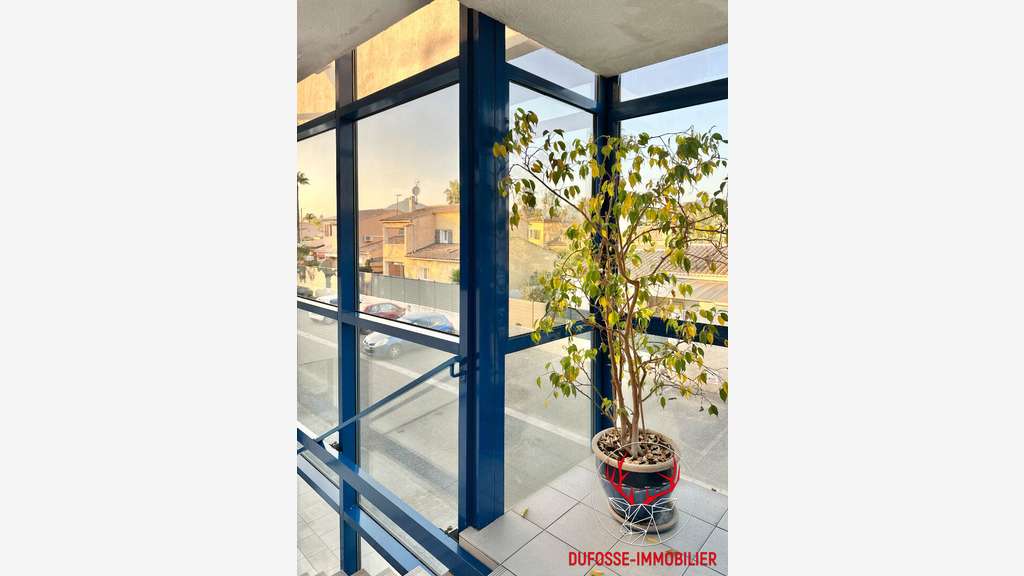 Bureaux 304m² proche axes autoroutiers à Hyères