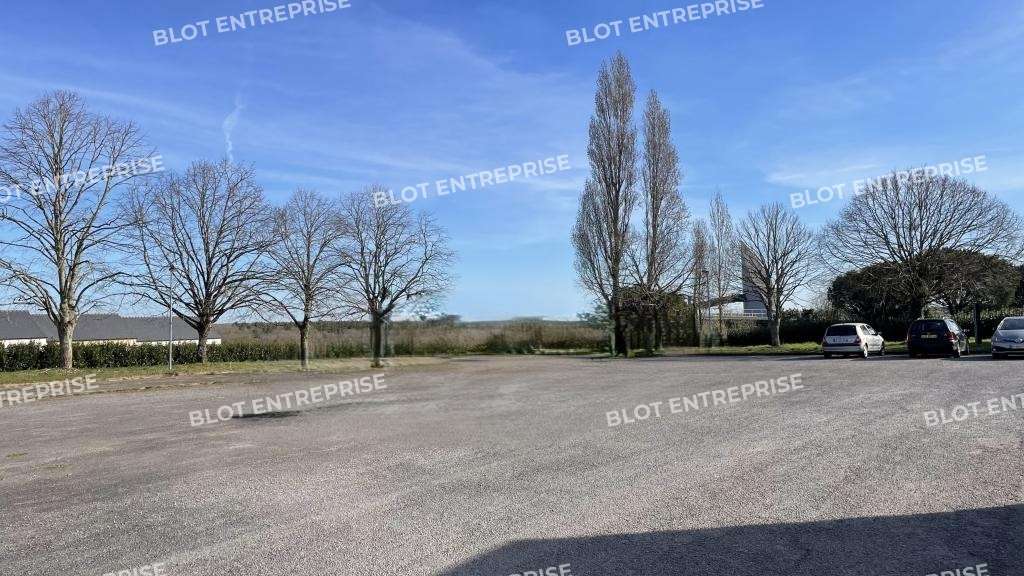 À vendre bureau loué 472m² Sainte-Anne-sur-Brivet
