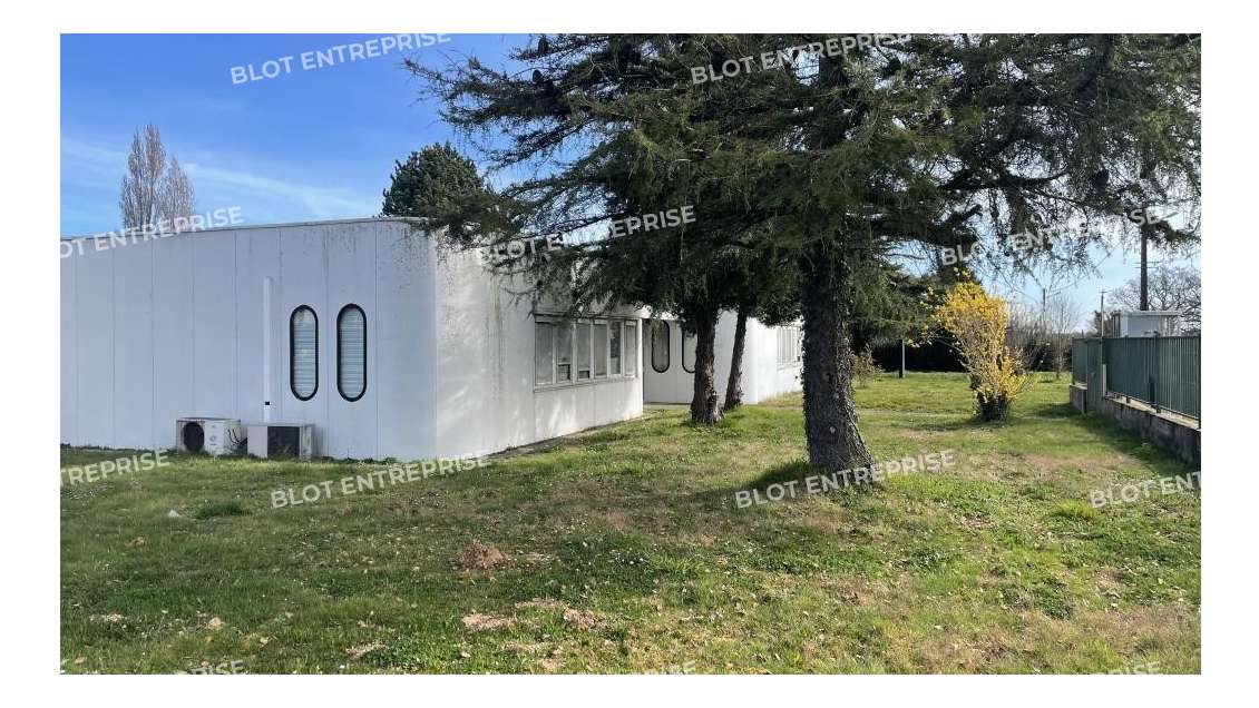 À vendre bureau loué  472m² Sainte-Anne-sur-Brivet