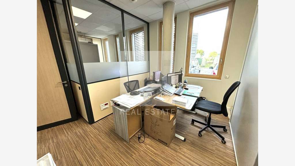 Bureaux fonctionnels 179m² PMR à vendre à Jonage