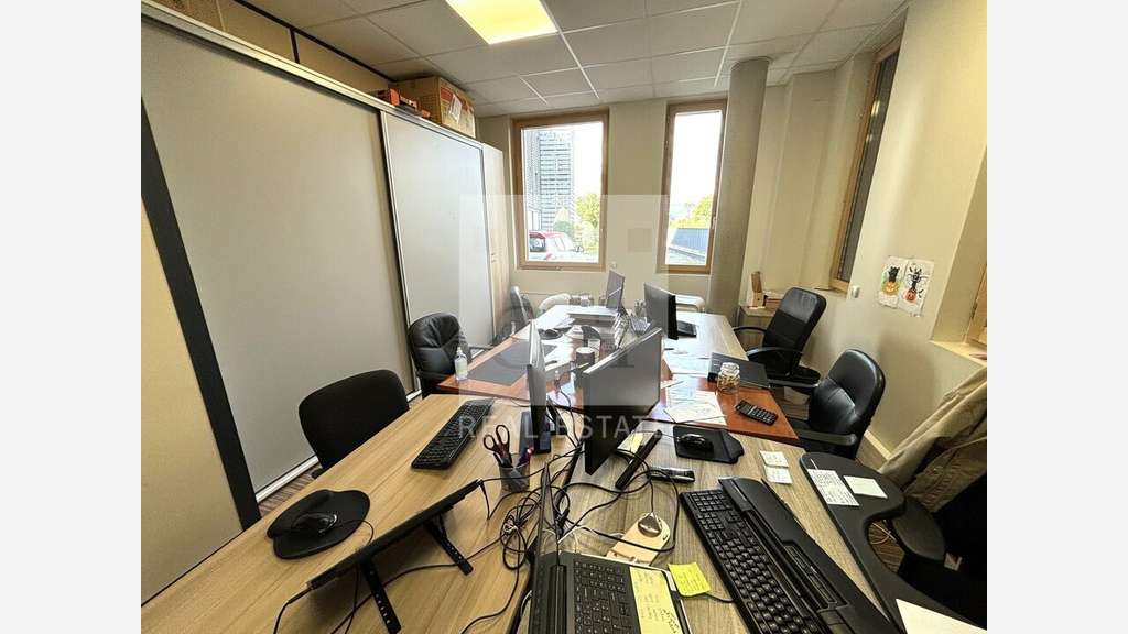 Bureaux fonctionnels 179m² PMR à vendre à Jonage