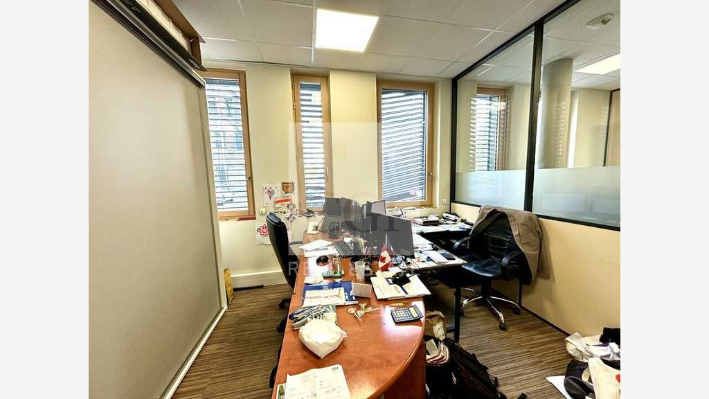 Bureaux fonctionnels 179m² PMR à vendre à Jonage
