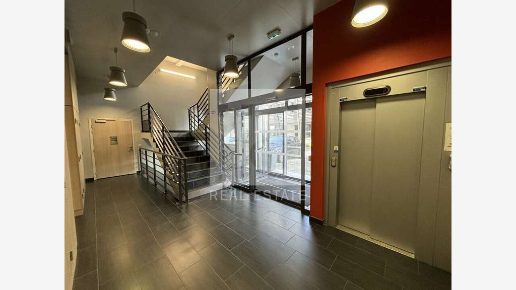 Bureaux fonctionnels 179m² PMR à vendre à Jonage