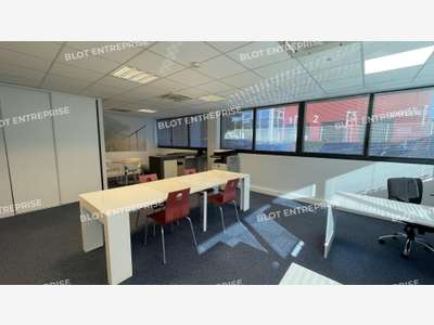 A vendre à louer bureaux 65m² ZA Beslon à La Baule