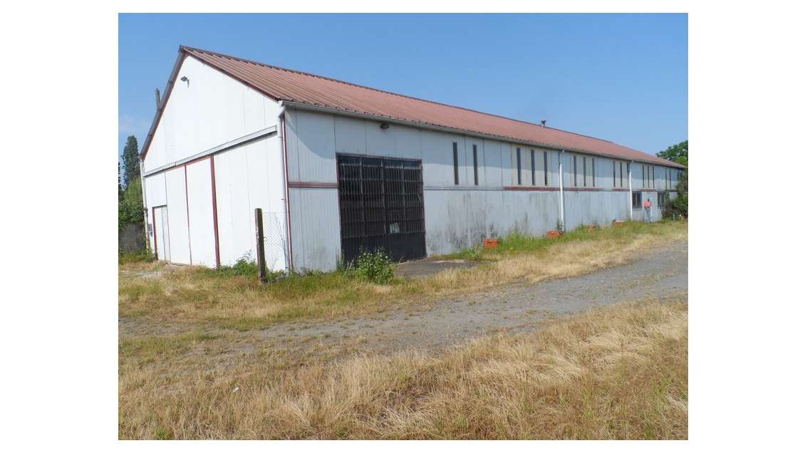 Local/bureau à vendre LA CHAPELAUDE (03)