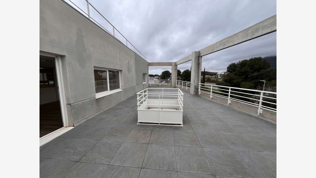 Plateau de bureaux 519m² divisible La Farlède A57