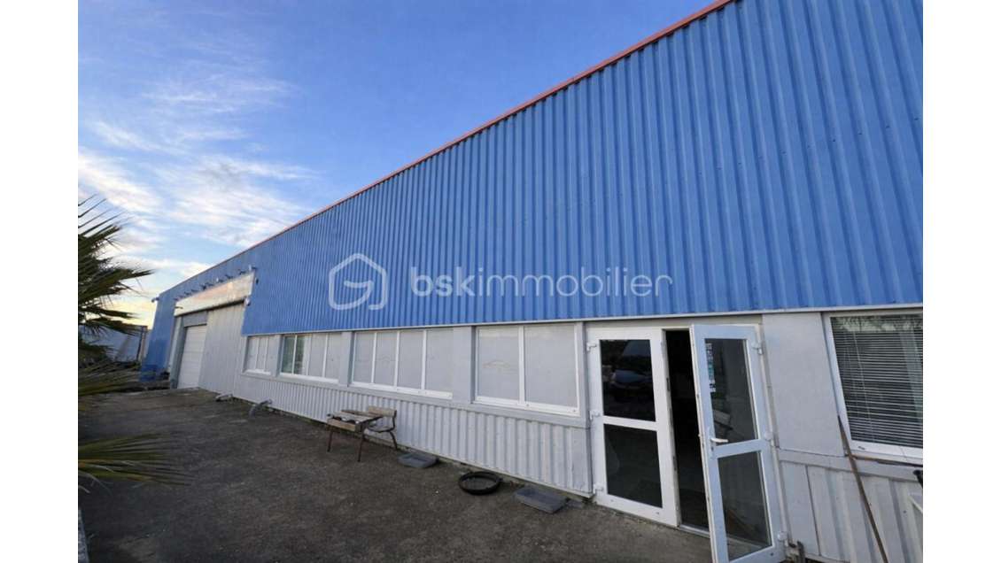 Vente bureaux & local de stockage 206m² la Laupie