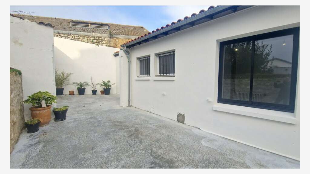 Immeuble commercial 237m² à vendre à La Rochelle