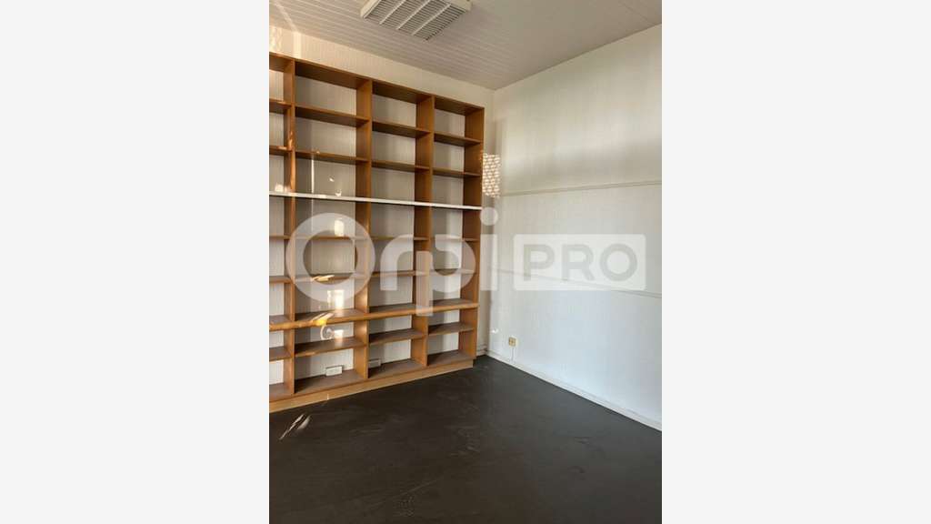 Immeuble commercial à vendre à La Rochelle