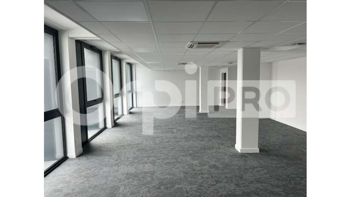 BUREAU à vendre dans le 17