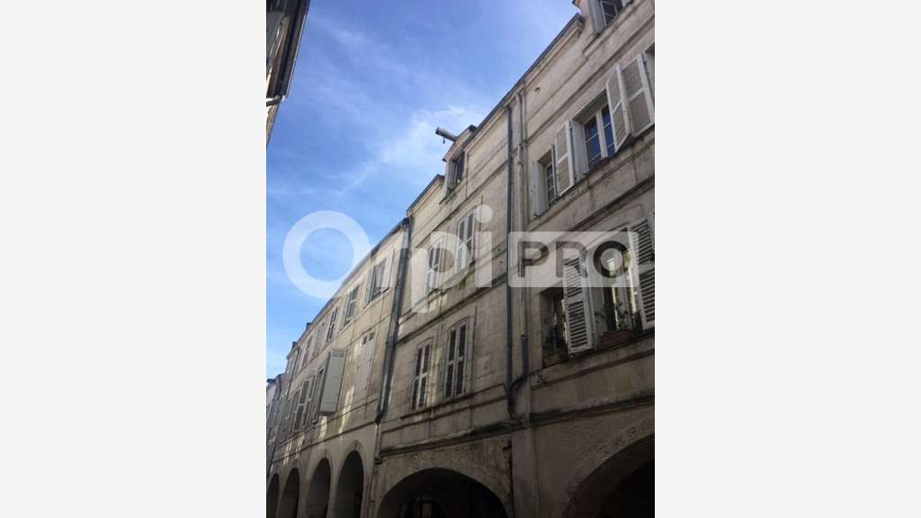 Murs loués à vendre Centre historique La Rochelle 