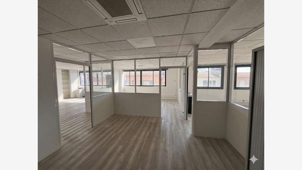 Vente bureaux 121m² à La Valette Parc Saint-Claire