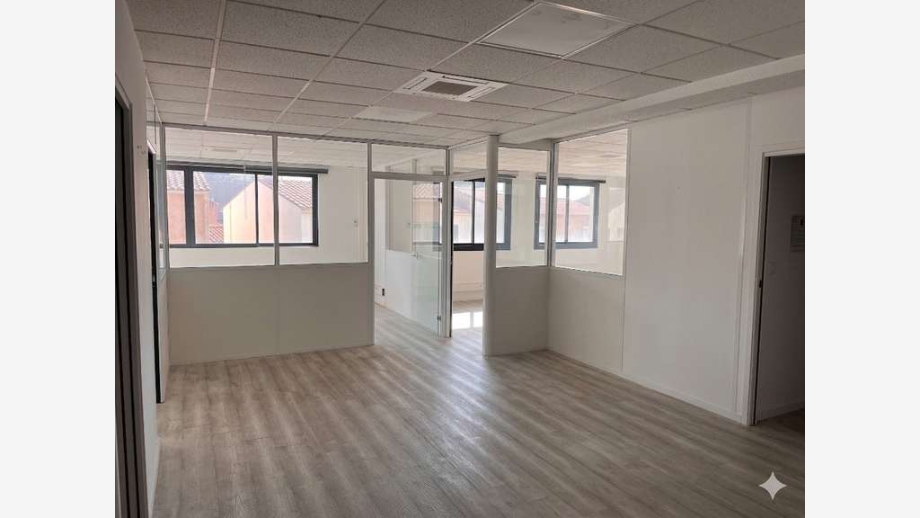 Vente bureaux 121m² à La Valette Parc Saint-Claire