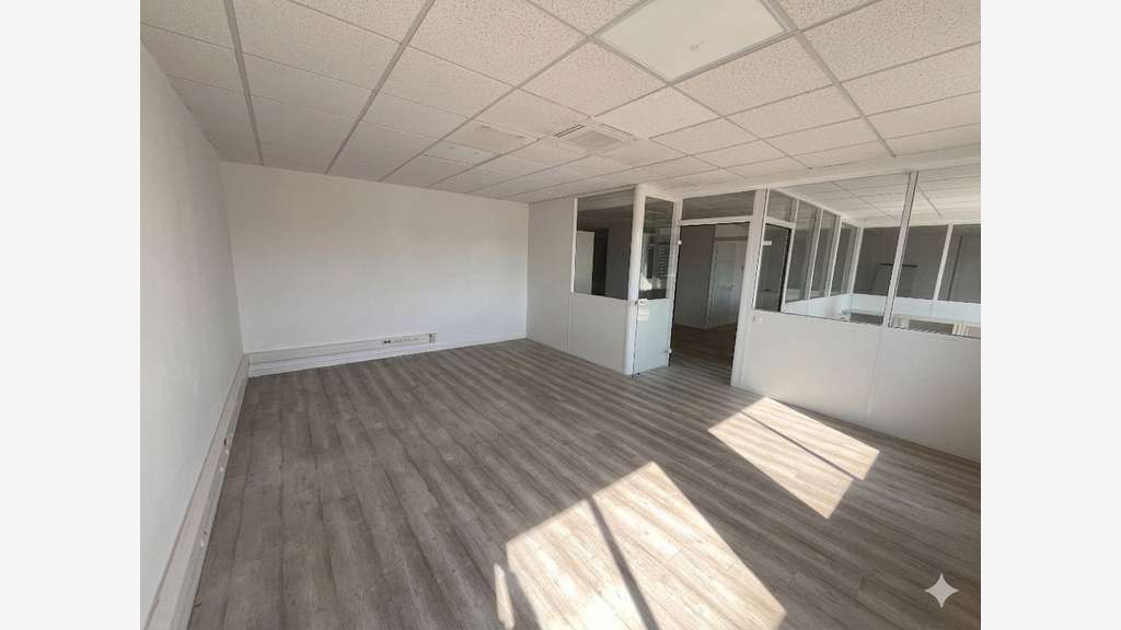 Vente bureaux 121m² à La Valette Parc Saint-Claire
