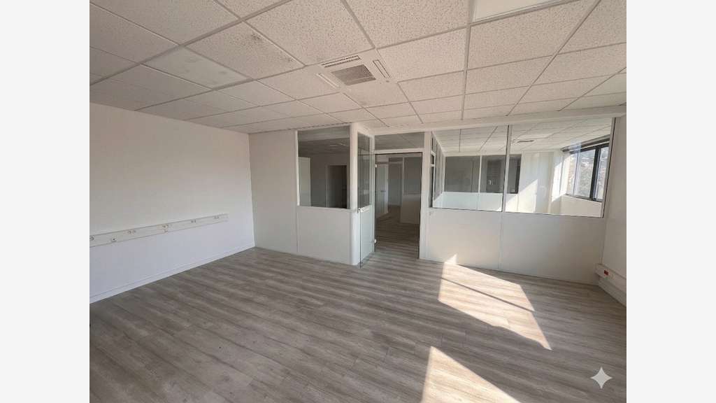Vente bureaux 121m² à La Valette Parc Saint-Claire