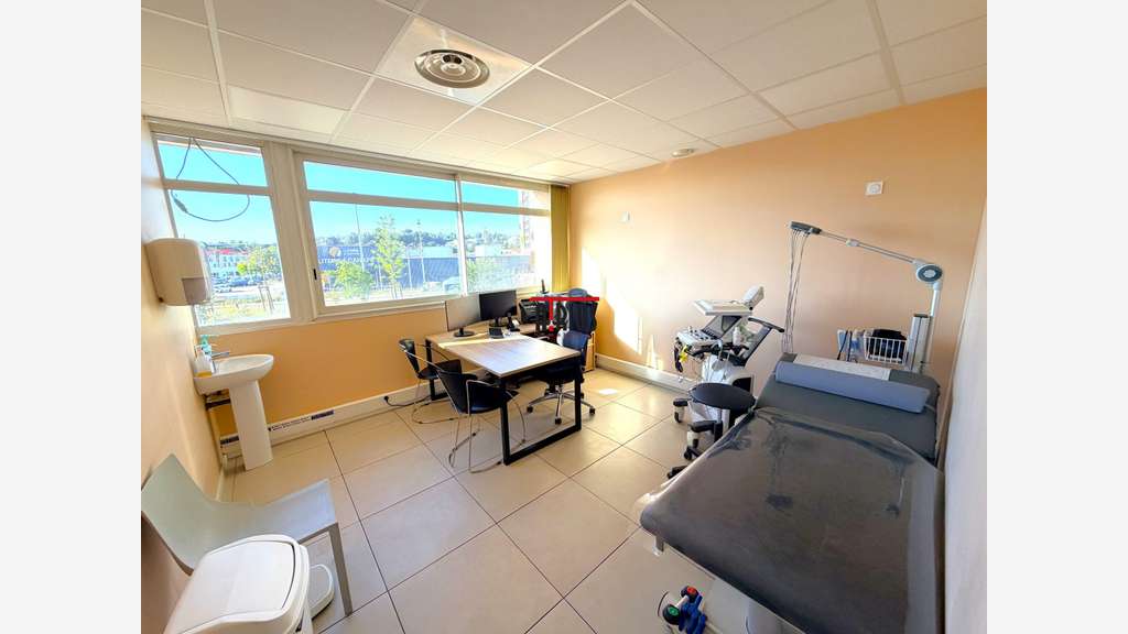 Vente bureaux 62m² en centre médical à la Valette