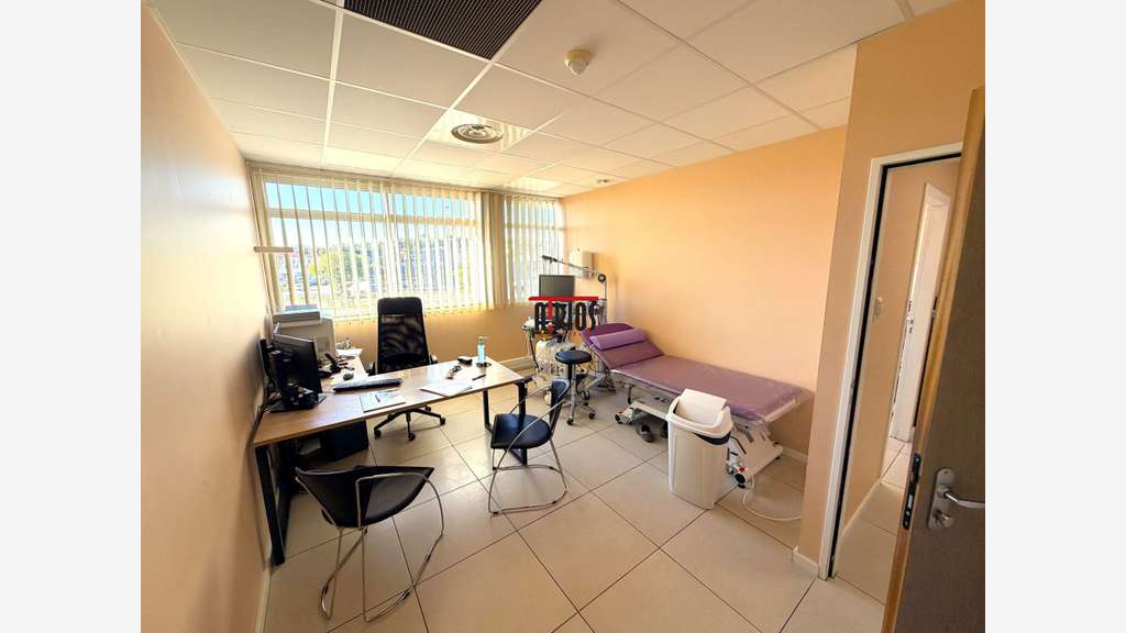 Vente bureaux 62m² en centre médical à la Valette