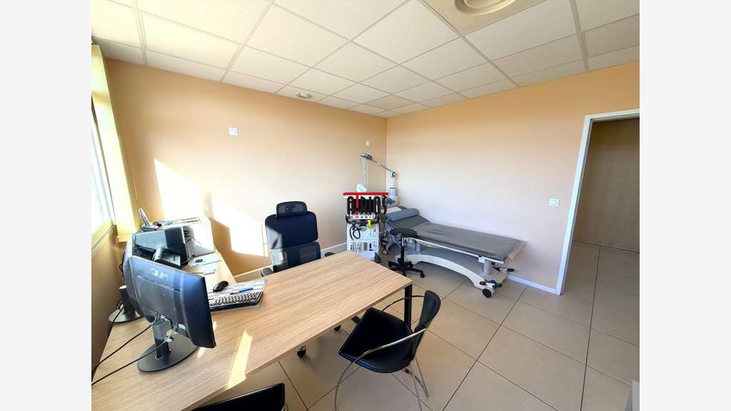 Vente bureaux 62m² en centre médical à la Valette