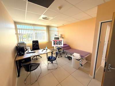 Vente bureaux 62m² en centre médical à la Valette