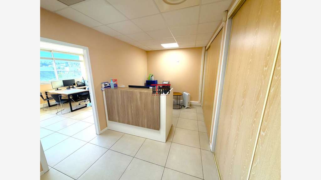 Vente bureaux 62m² en centre médical à la Valette
