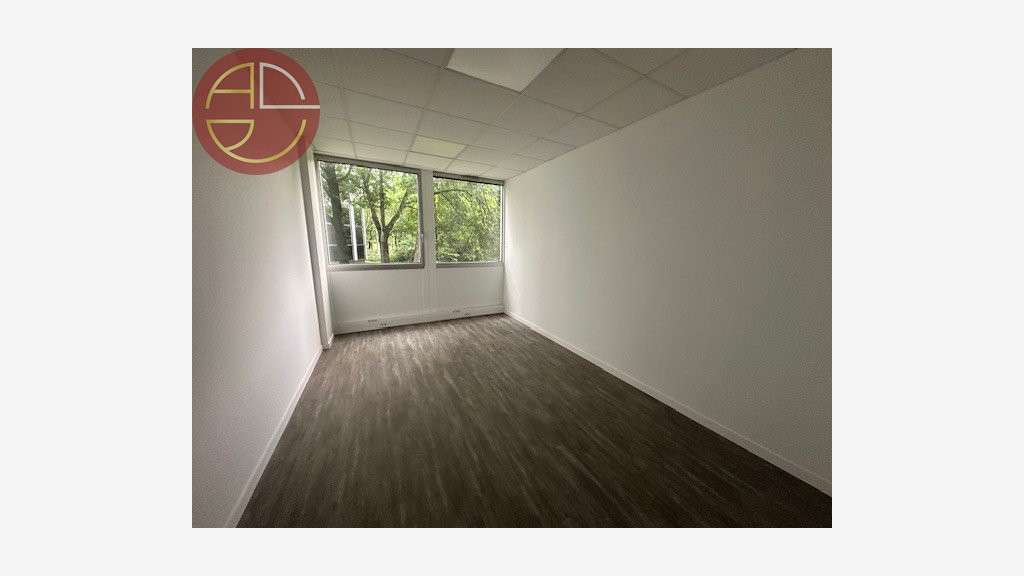A vendre bureaux 54m² RDC accès PMR à Labège