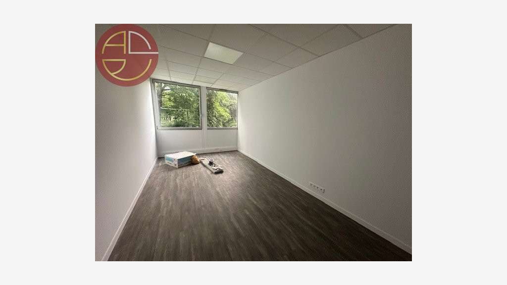 A vendre bureaux 54m² RDC accès PMR à Labège