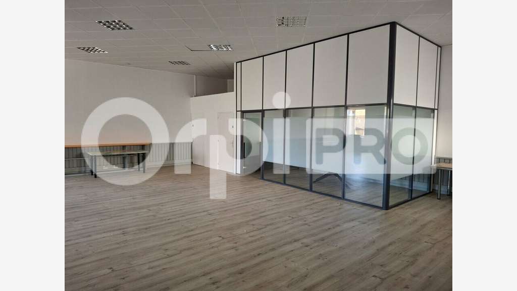 AV bureaux 200m² en R+1 avec mezzanine Lacenas
