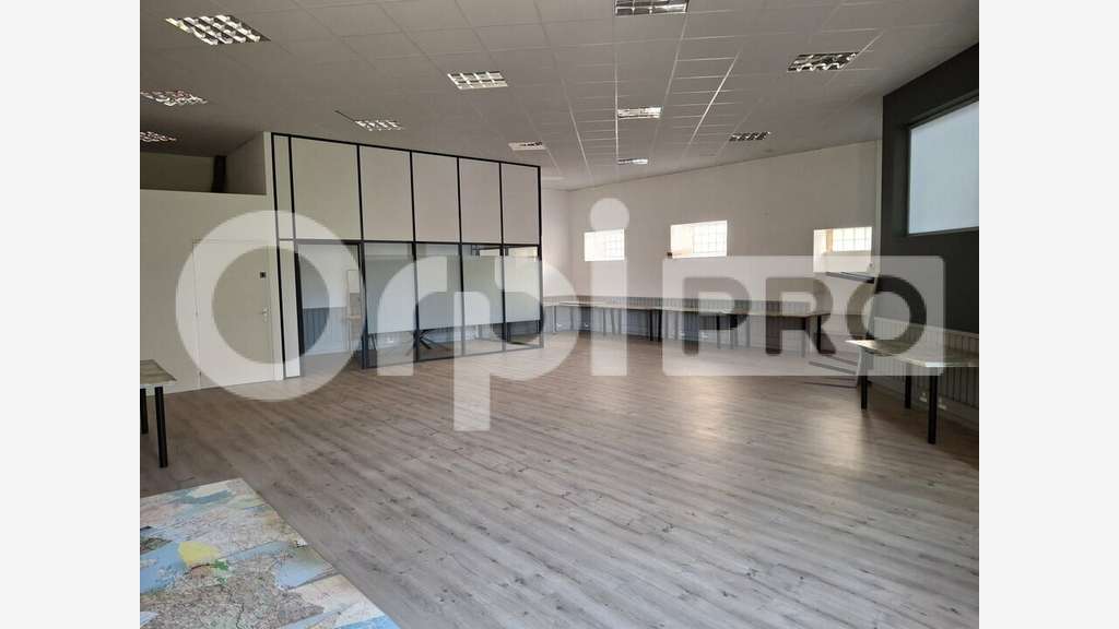 AV bureaux 200m² en R+1 avec mezzanine Lacenas