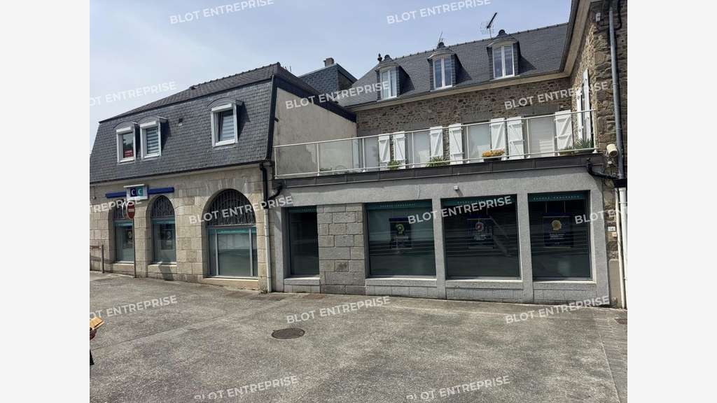 À VENDRE / À LOUER - BUREAUX 160 M² - LAMBALLE